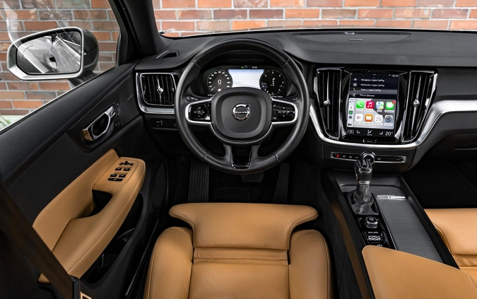 Volvo V60 cena 114900 przebieg: 104584, rok produkcji 2019 z Gryfice małe 781